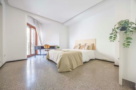 Passeig de lAlbereda, Valencia, Valencian Community 46010 - Photo 2