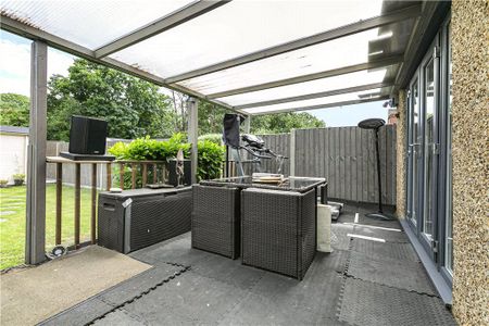 Hanworth Road, Whitton, Hounslow, TW4 5NU - Photo 2