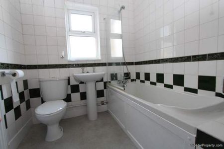 2 bedroom property to rent in Southend On Sea - Photo 5