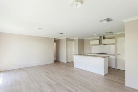 BEST KEPT SECRET IN SECRET HARBOUR ! - Photo 3