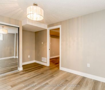 Detached Home For Lease | S8079688 - Photo 2