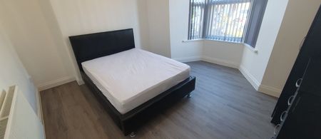 32 (7-BED) Kings Road, Canton, Cardiff, CF11 9DA - Photo 2