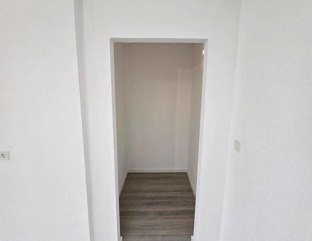 Einzug nach Kernsanierung - gehobene 3 Zimmer Wohnung in Zentrum - Photo 1