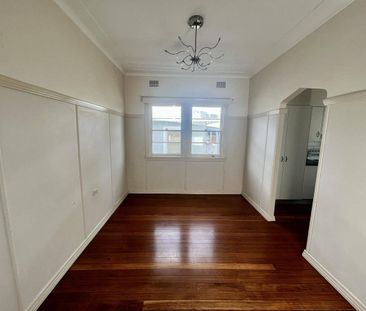 CHARMING FAMILY HOME - Photo 5