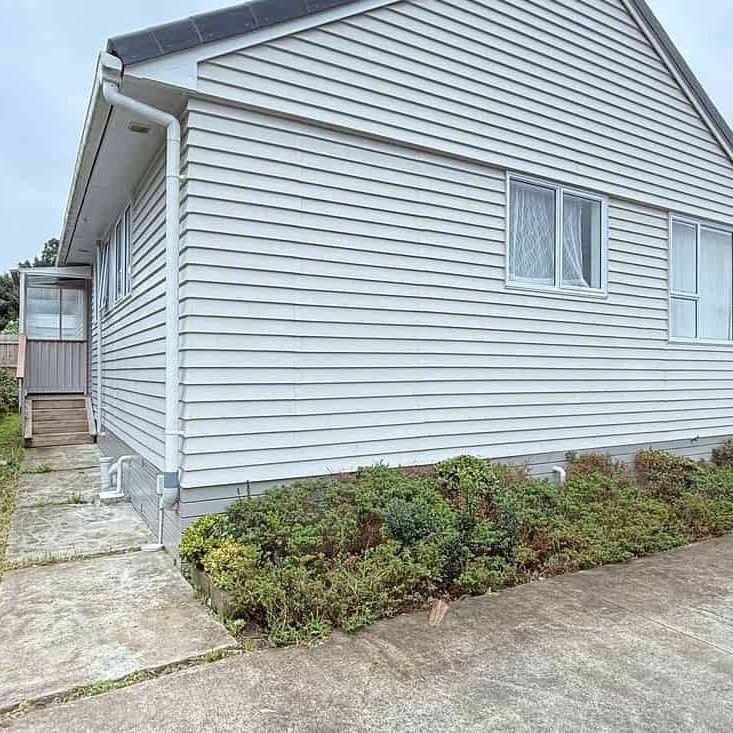 Single Level Stand Alone 3-bedrooms. - Photo 1