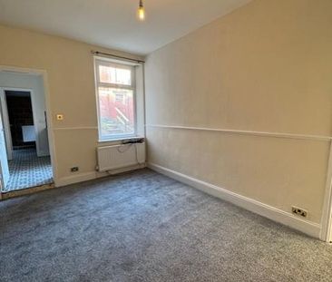 2 bedroom ground floor flat to rent - Photo 5
