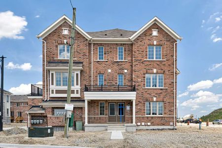 For Lease - 440 Remembrance Road, Brampton, Ontario - Photo 4