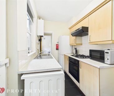 4 bedroom terraced house to rent - Photo 5