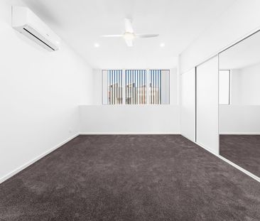 One year old property for lease - Tonsley campus - Photo 6