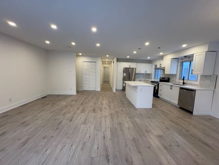 For Lease - 3 Highcroft Road, Barrie, Ontario - Photo 2