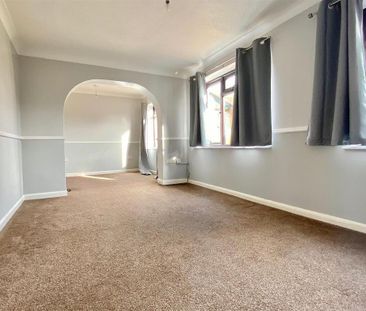 4 bedroom semi-detached house to rent - Photo 1