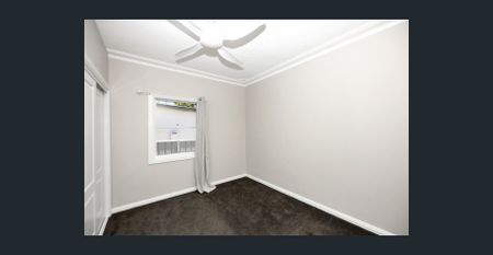 🌟 Freshly Renovated Family Home - Photo 2