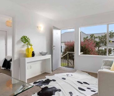 Cosy Home in heart of Mt Eden Village - Photo 1