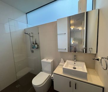 Modern Apartment in the Heart of Blackburn! - Photo 4