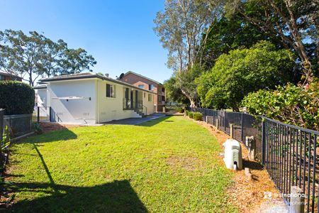 3 Bedroom Home in coveted Little Beach Location. - Photo 3