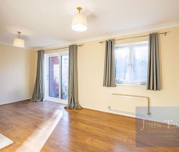 4 bedroom detached house to rent - Photo 2