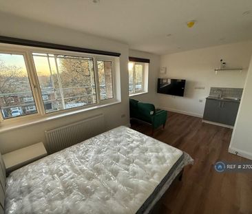 1 bedroom in a house share to rent - Photo 6