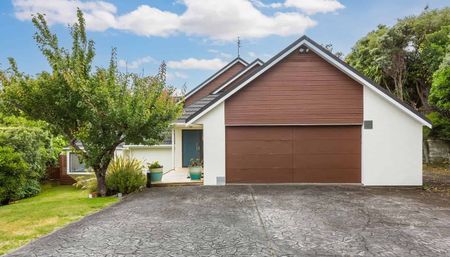 Family Home - Photo 5