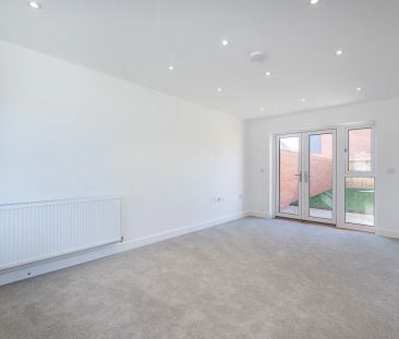 3 bedroom end of terrace house to rent - Photo 2