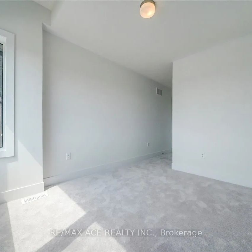 Condo Townhouse For Lease | E9033646 - Photo 1