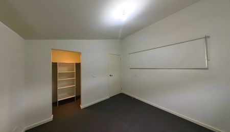 MODERN STYLISH 2 BEDROOM TOWNHOUSE - Photo 3