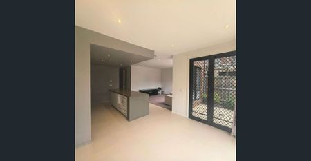 Modern 3-Bedroom Townhouse Next To the Westall Station - Photo 5