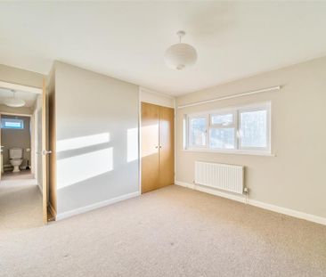 4 bedroom semi-detached house to rent - Photo 3