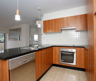 Modern 2-Bedroom Apartment with City Views in Preston - Photo 6