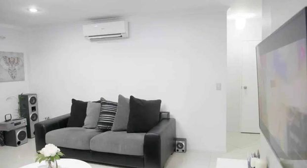 Sunny Family Home! - Photo 1