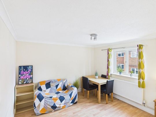 3 bedroom flat to rent - Photo 1