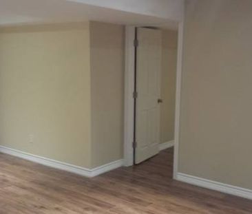 Beautiful basement apartment - Photo 4