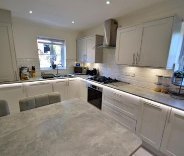 4 bedroom end of terrace house to rent - Photo 6