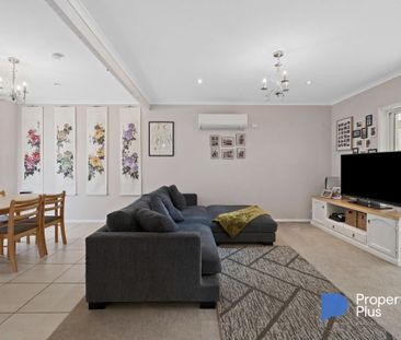 "Large family Living" - Photo 1