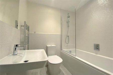 4 Bedroom Detached To Let - Photo 4