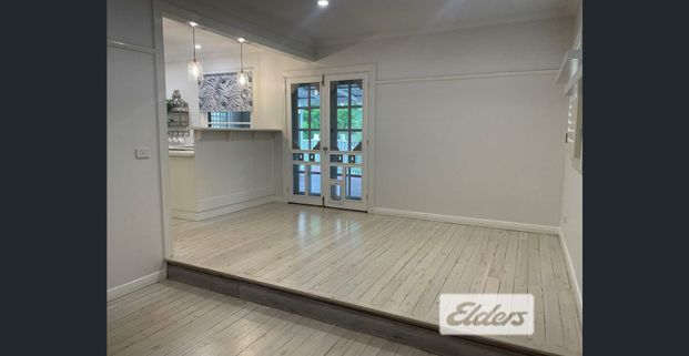 Charming and Comfortable with Entertaining Deck, Overlooking Leafy Grounds & towards Lambton park. - Photo 1