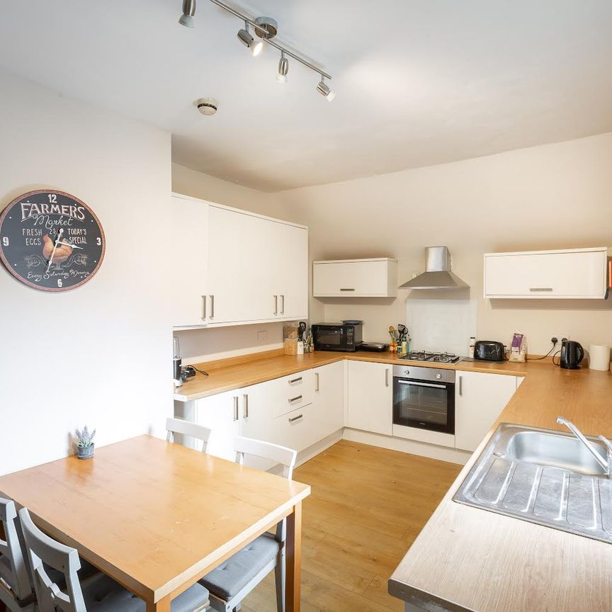 8 Bed - 101 Archery Road, Woodhouse, Leeds - LS2 9AU - Student - Photo 1