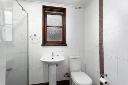 Beach side living - Photo 4