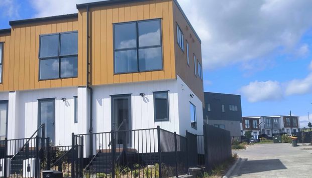 Near new 2 bedrooms home - Photo 1