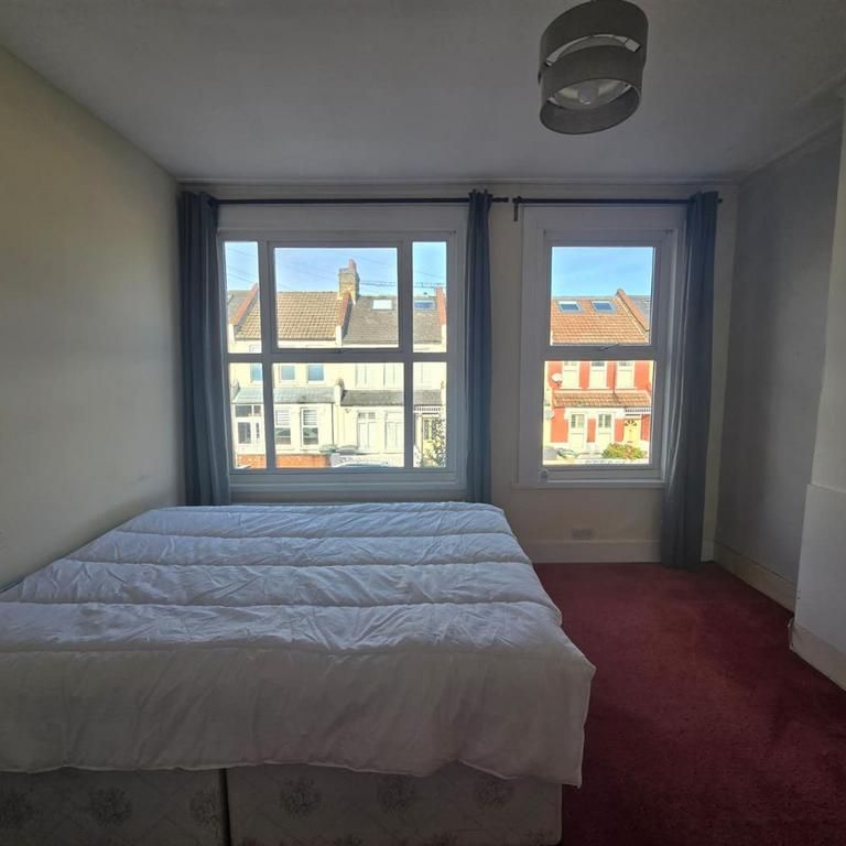 4 bedroom terraced house to rent - Photo 1