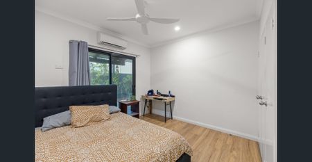 Looks, Location, luxury & Lifestyle! - Photo 2