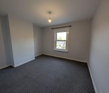2 bedroom end of terrace house to rent - Photo 2