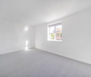 4 bedroom semi-detached house to rent - Photo 5