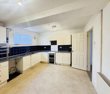 3 bedroom mews to rent - Photo 2