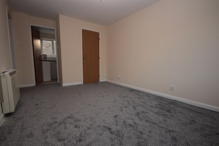 2 bedroom Apartment to let - Photo 3