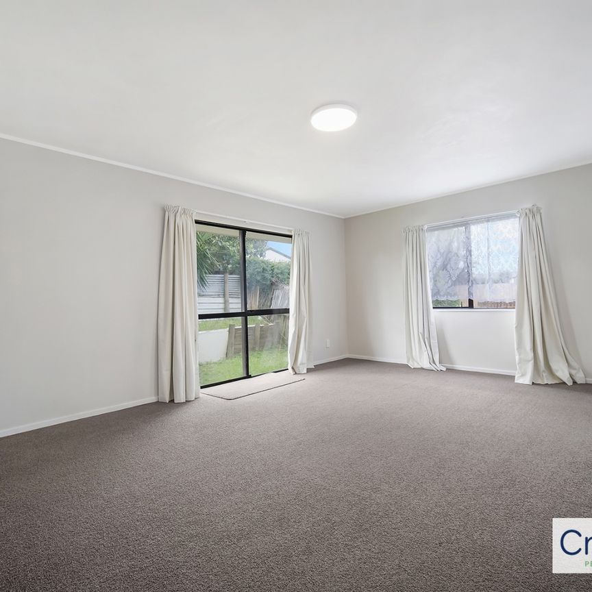 Spacious 3-Bedroom Home - Gated large backyard - Photo 1