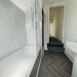 2 Bed House - Photo 3