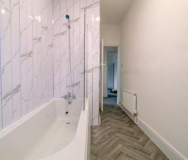 3 bedroom flat to rent - Photo 3
