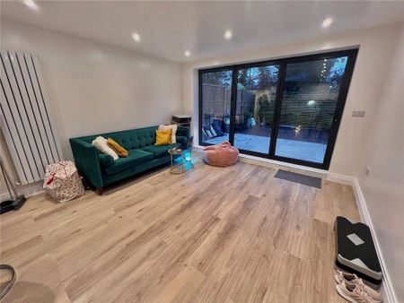 3 bedroom apartment to rent - Photo 3