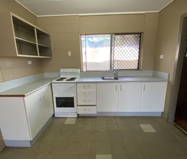 Neat One Bedroom Unit - Photo 1