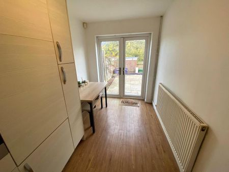 3 bedroom terraced house to rent - Photo 2